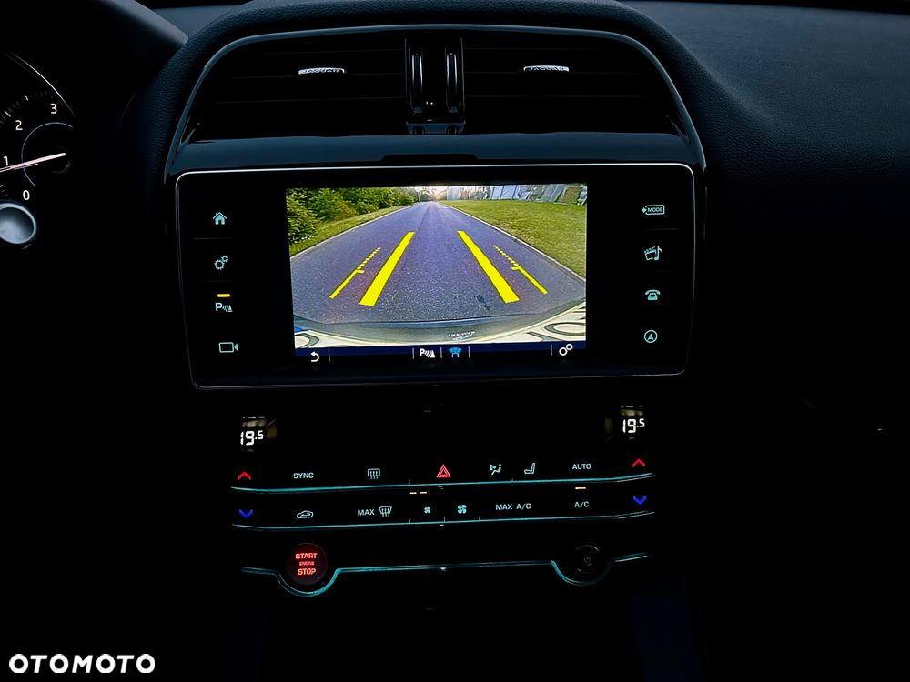 Jaguar F-Pace 2.0 i4D AWD Prestige - 33