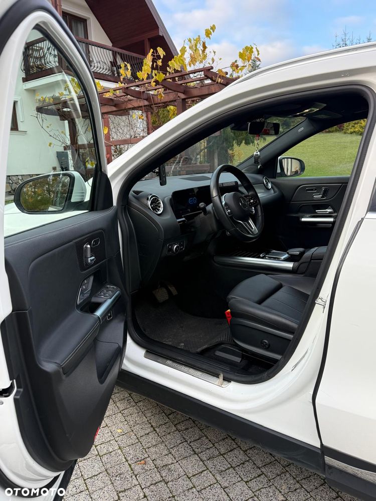 Mercedes-Benz EQA - 8