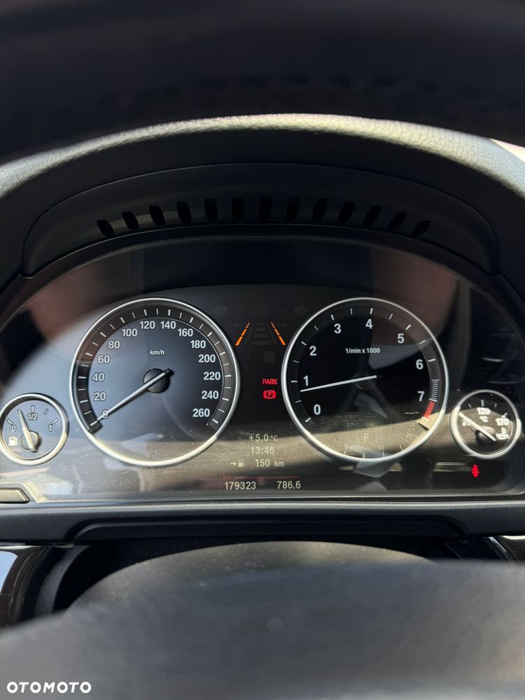 BMW Seria 5 550i xDrive Sport-Aut - 14
