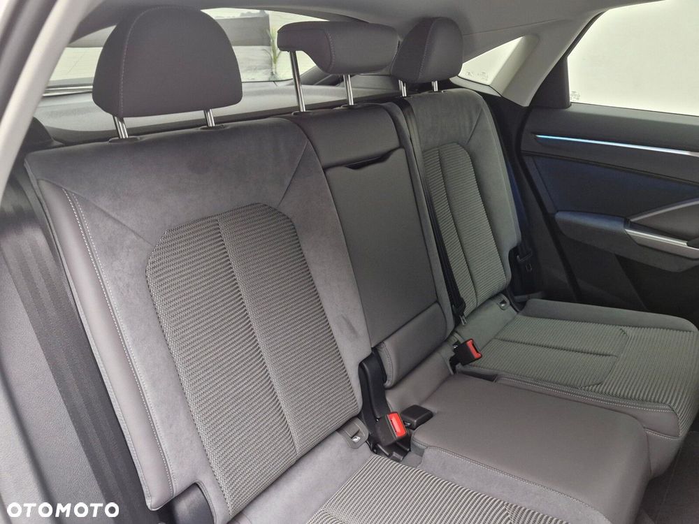 Audi Q3 Sportback - 11