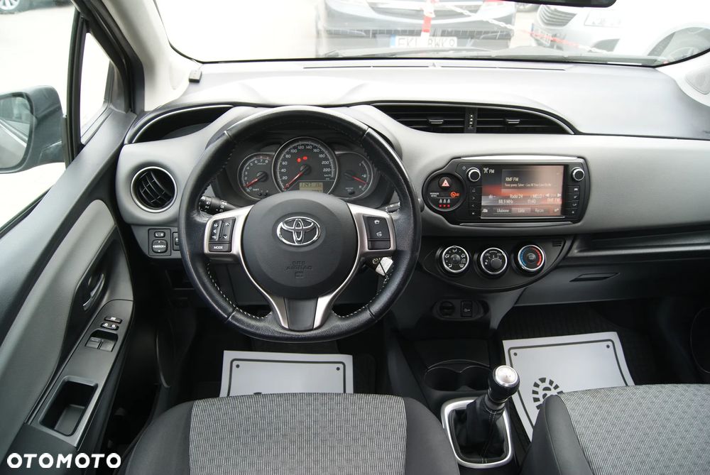 Toyota Yaris 1.33 Premium EU6 - 12