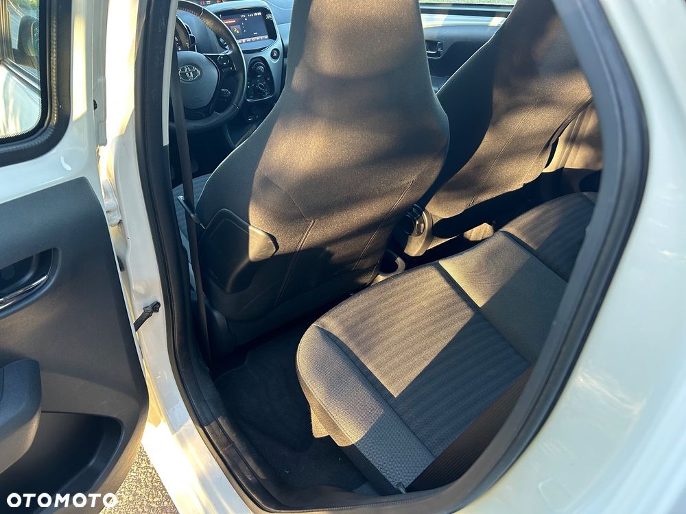 Toyota Aygo x-play - 15