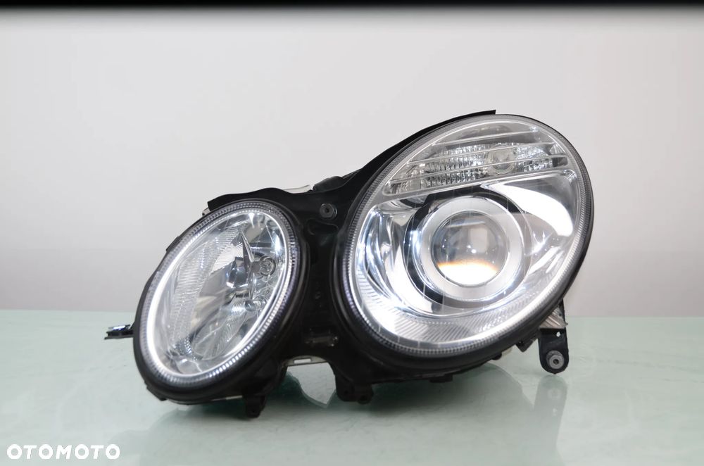 MERCEDES E-KLASA W211 LIFT XENON SKRĘTNY A2118205161 Lewy Przedni Oryginał - 1