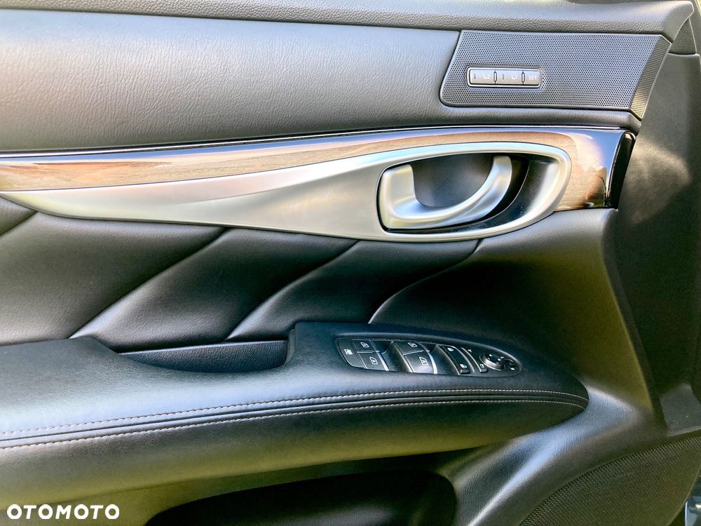 Infiniti Q70 - 12