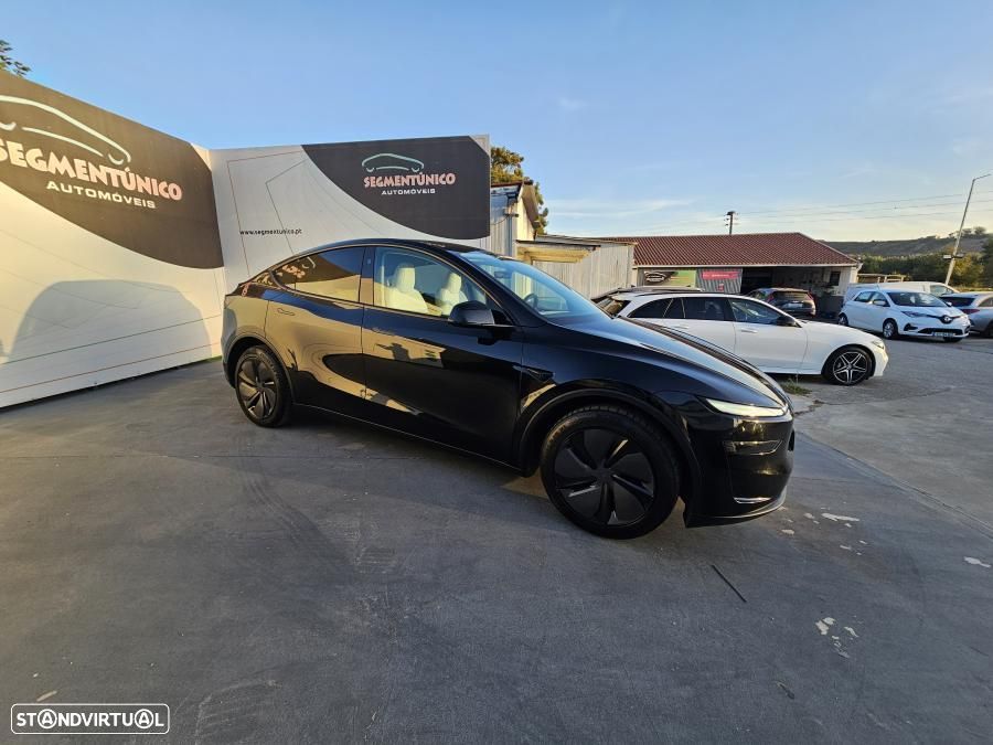 Tesla Model Y Long Range Dual Motor AWD - 8