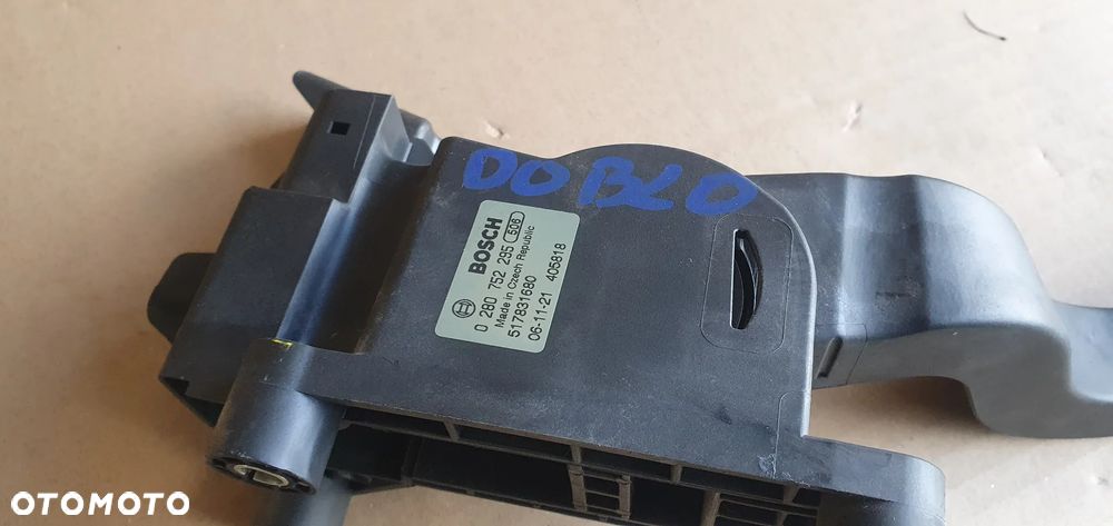 Pedał gazu potencjometr Fiat Doblo I Lift 1.3 Multijet 517831680 - 8