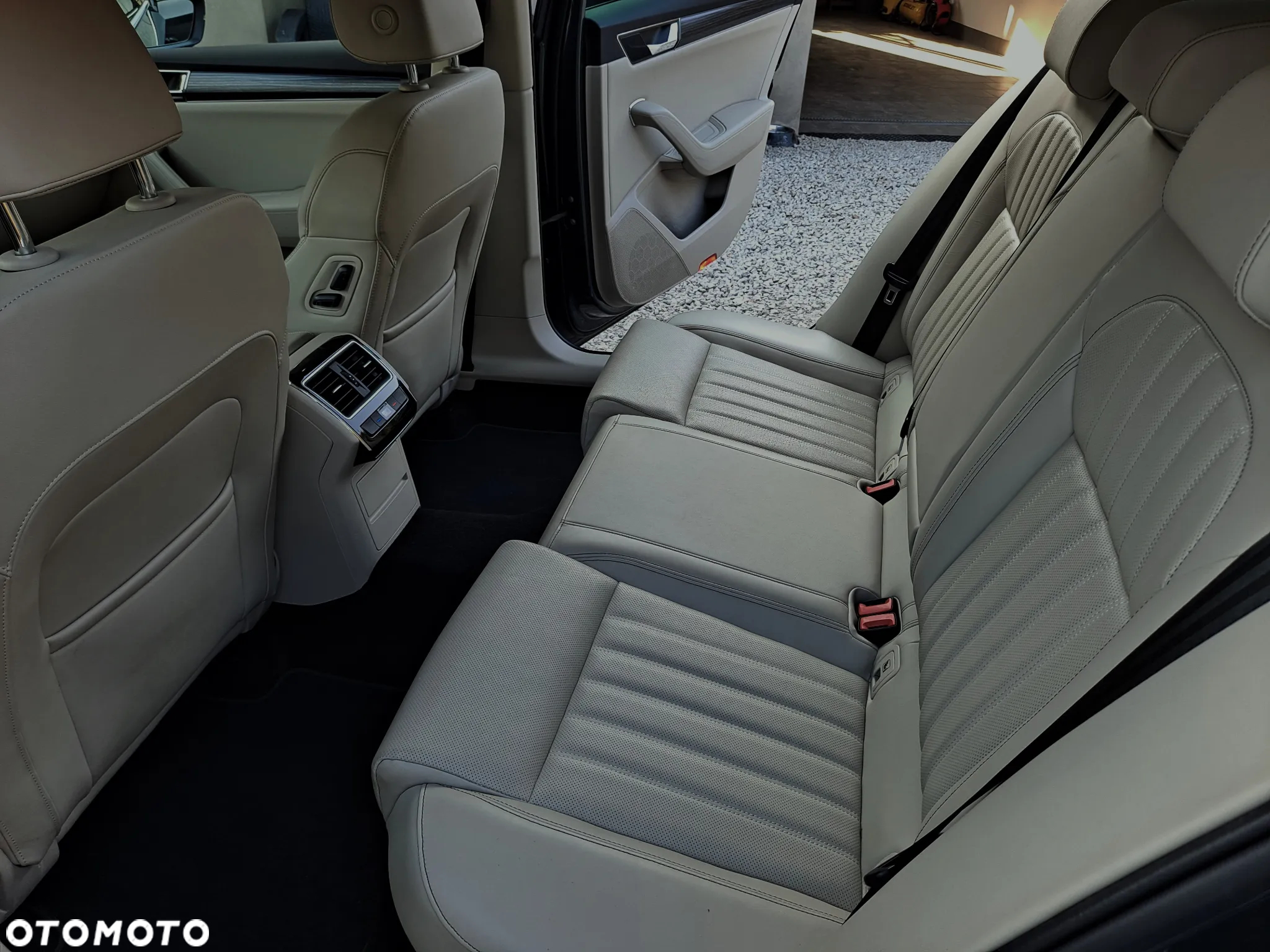 Skoda Superb 2.0 TDI DSG Premium Edition - 21