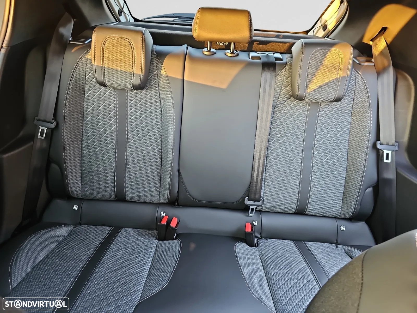 Peugeot e-208 51 kWh GT - 15