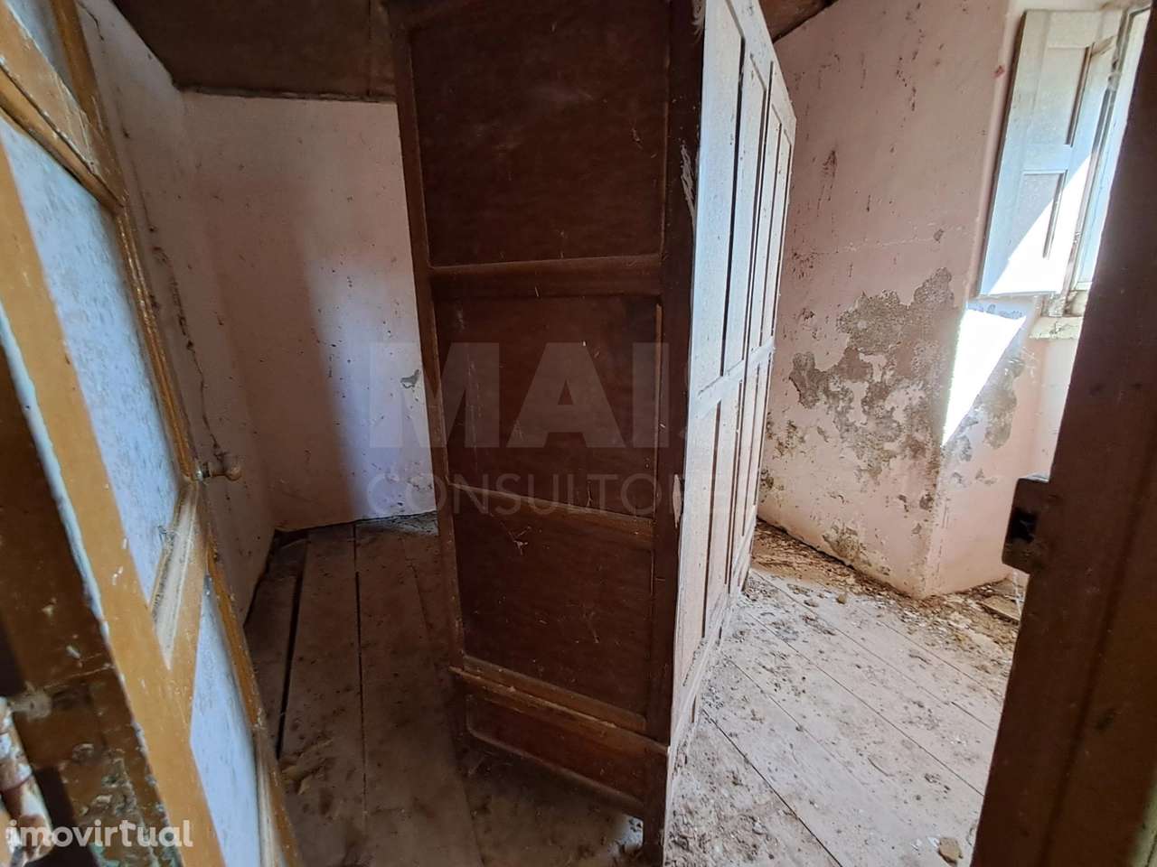 Moradia para remodelar em lote de terreno c/ 520m2 - Grande imagem: 3/13