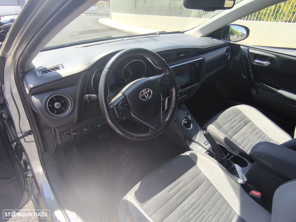 Toyota Auris Touring Sports 1.8 HSD Freestyle - 16