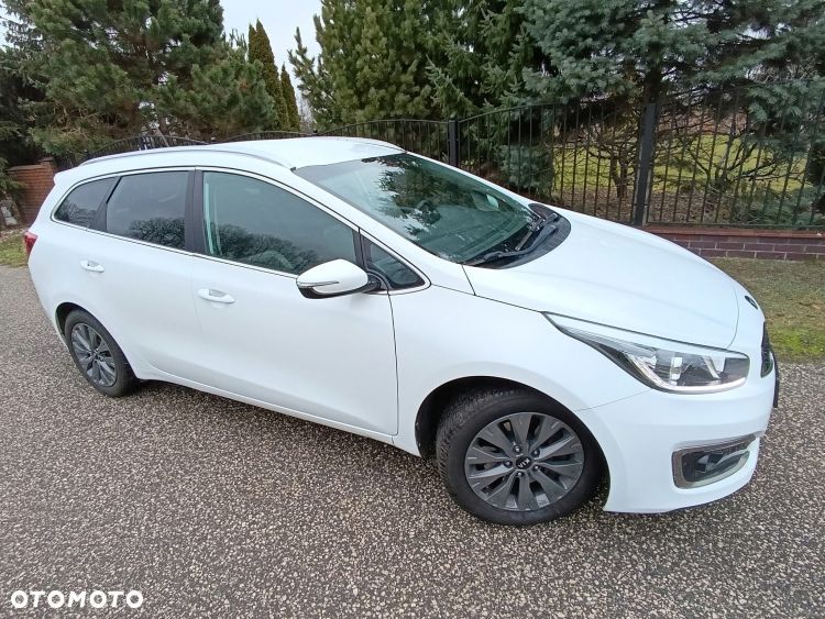 Kia Ceed 1.6 CRDi 115 Dream-Team Edition - 3