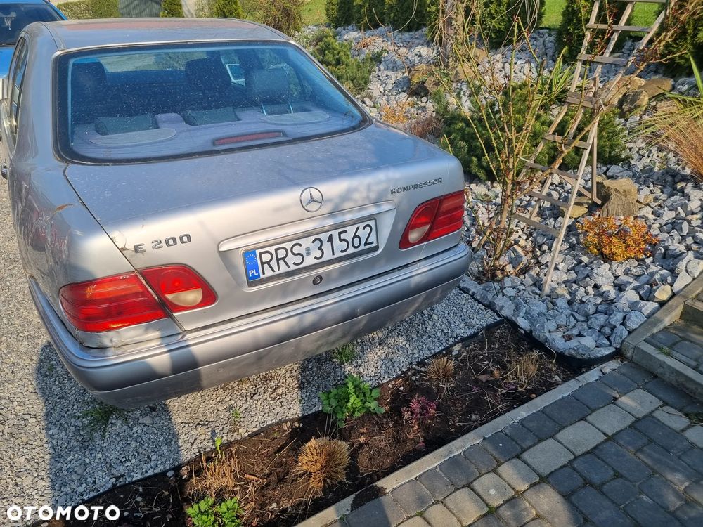 Mercedes-Benz Klasa E 200 Kompressor Avantgarde - 4