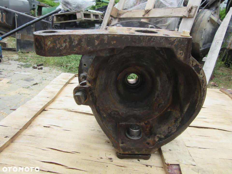 Zwrotnica piasta lewa przód 86015341 86015339 86025943 New Holland 8970 8870 8770 8670 - 3
