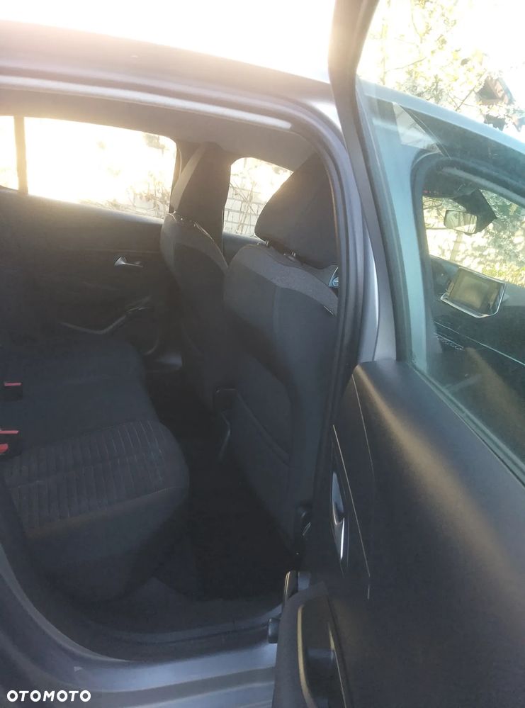 Peugeot 208 - 16
