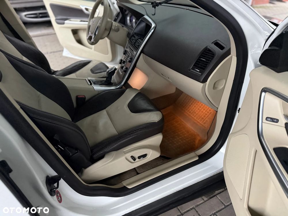 Volvo XC 60 3.2 AWD RDesign - 10