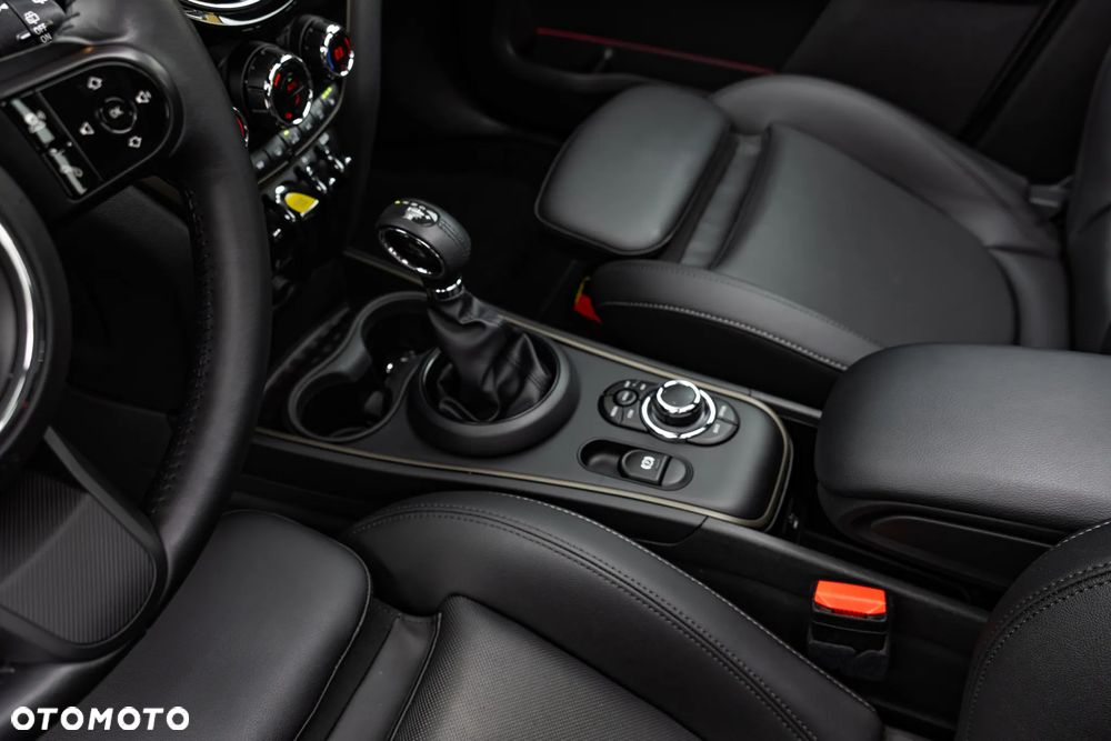 MINI Countryman Cooper SE ALL4 Classic Trim - 19