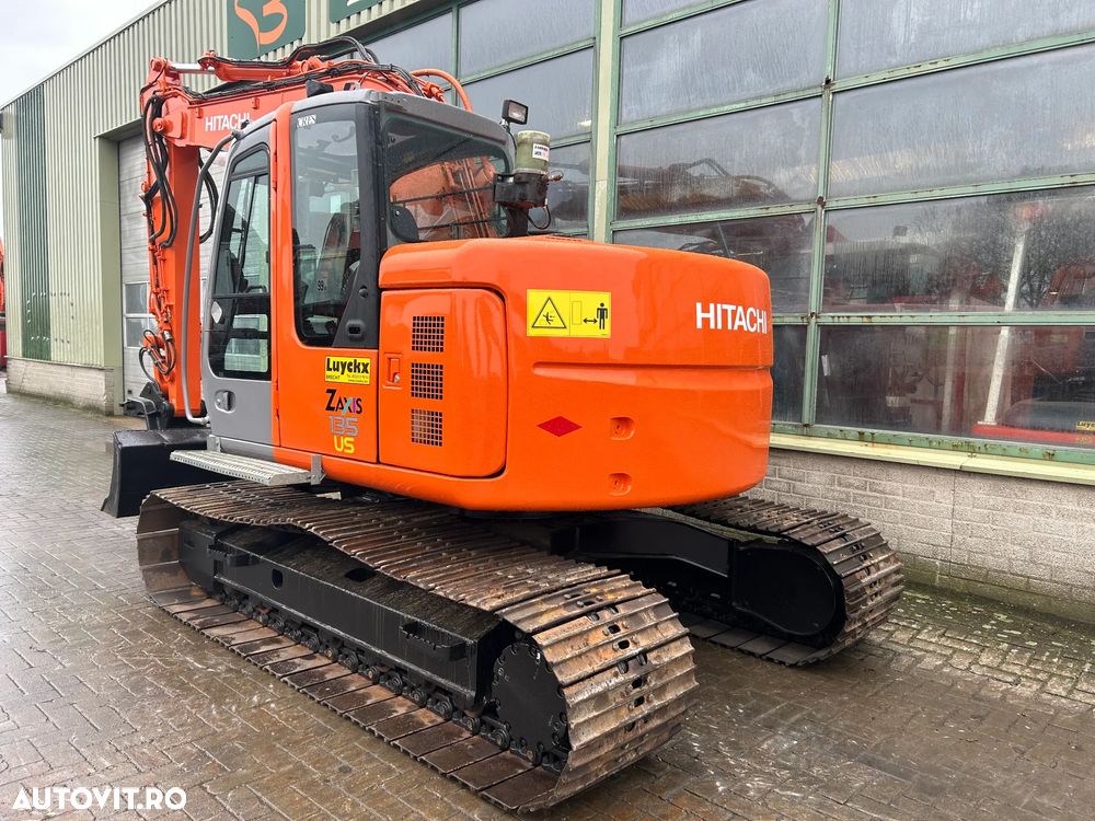 Hitachi ZX135US - 6