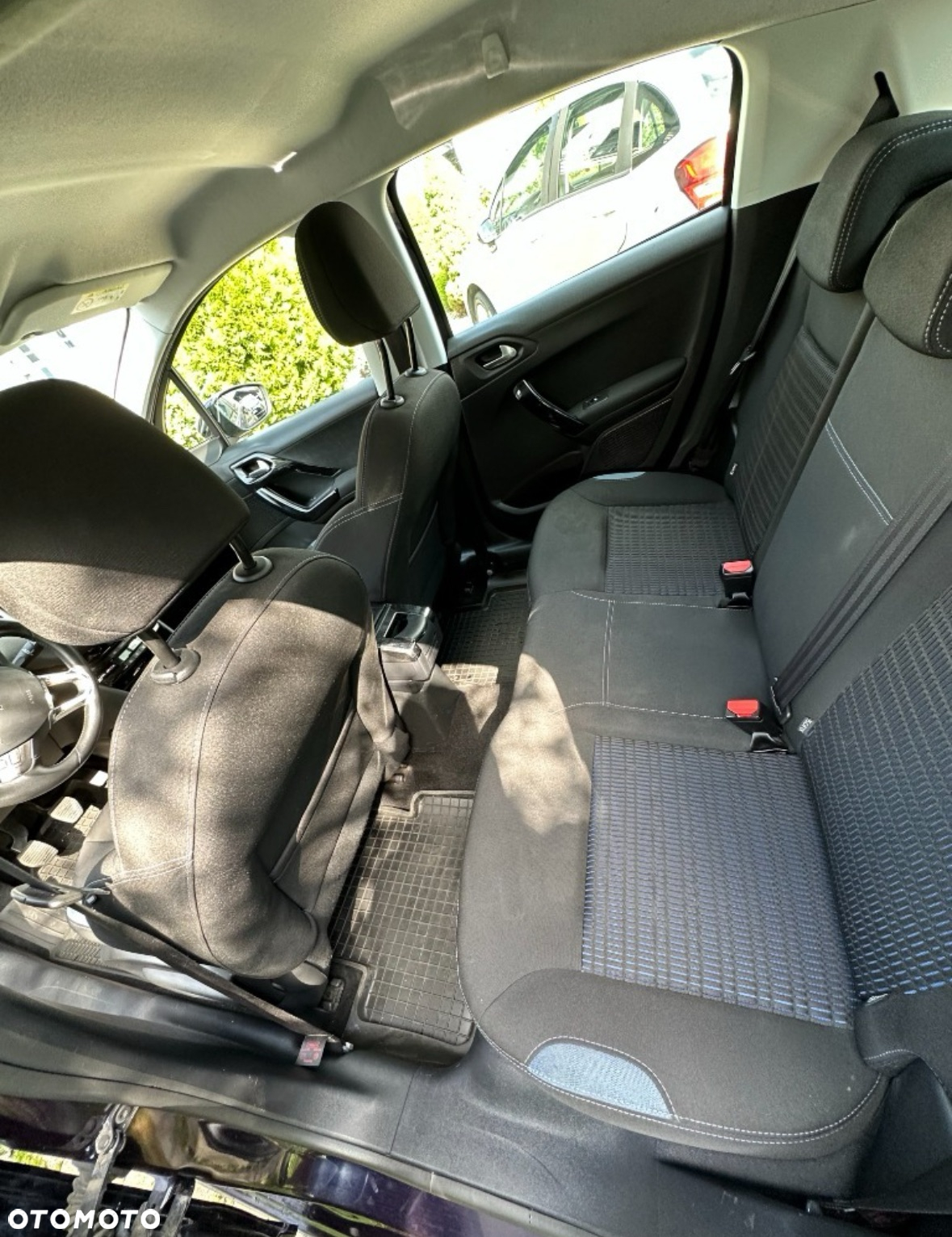 Peugeot 208 1.2 PureTech Allure - 6