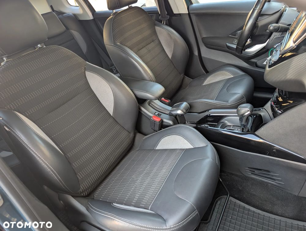 Peugeot 2008 1.2 Pure Tech Allure S&S EAT6 - 23