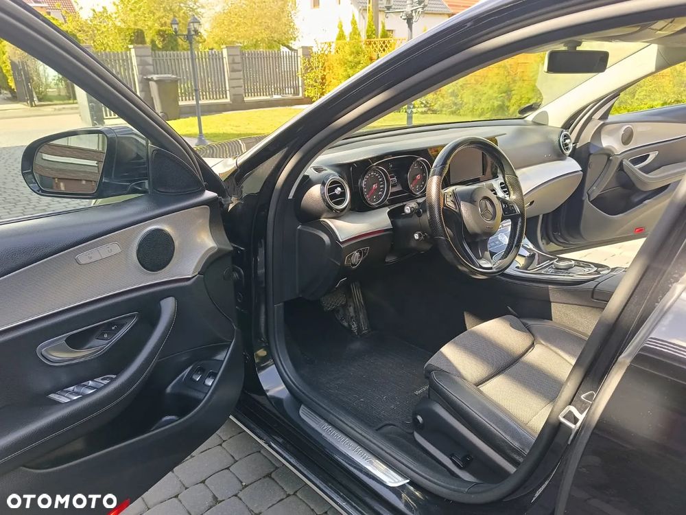 Mercedes-Benz Klasa E 220 d 9G-TRONIC - 4