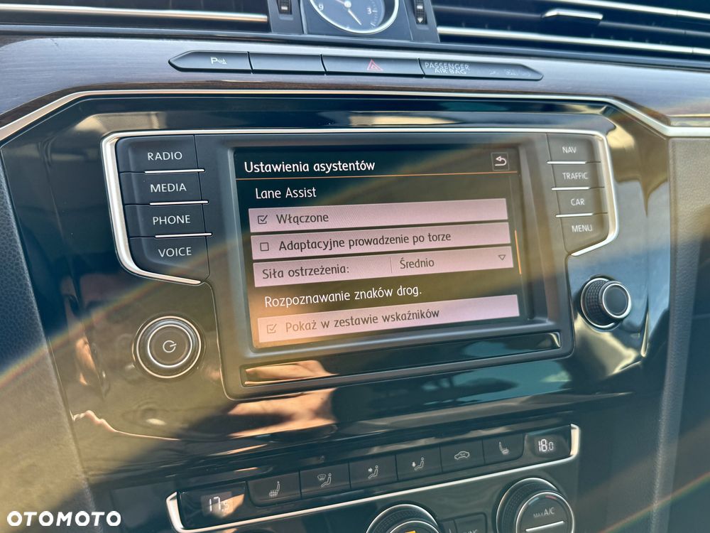 Volkswagen Passat - 16