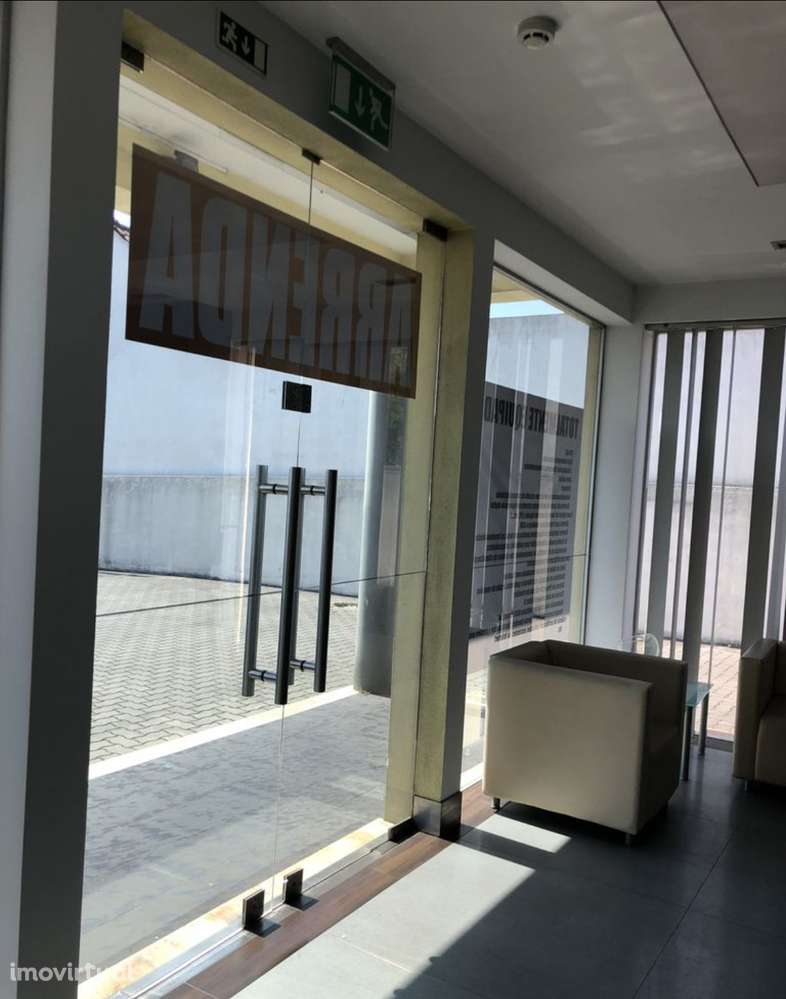 Escritório moderno pronto e funcionar em edifício comercial -serviços. - Grande imagem: 3/18