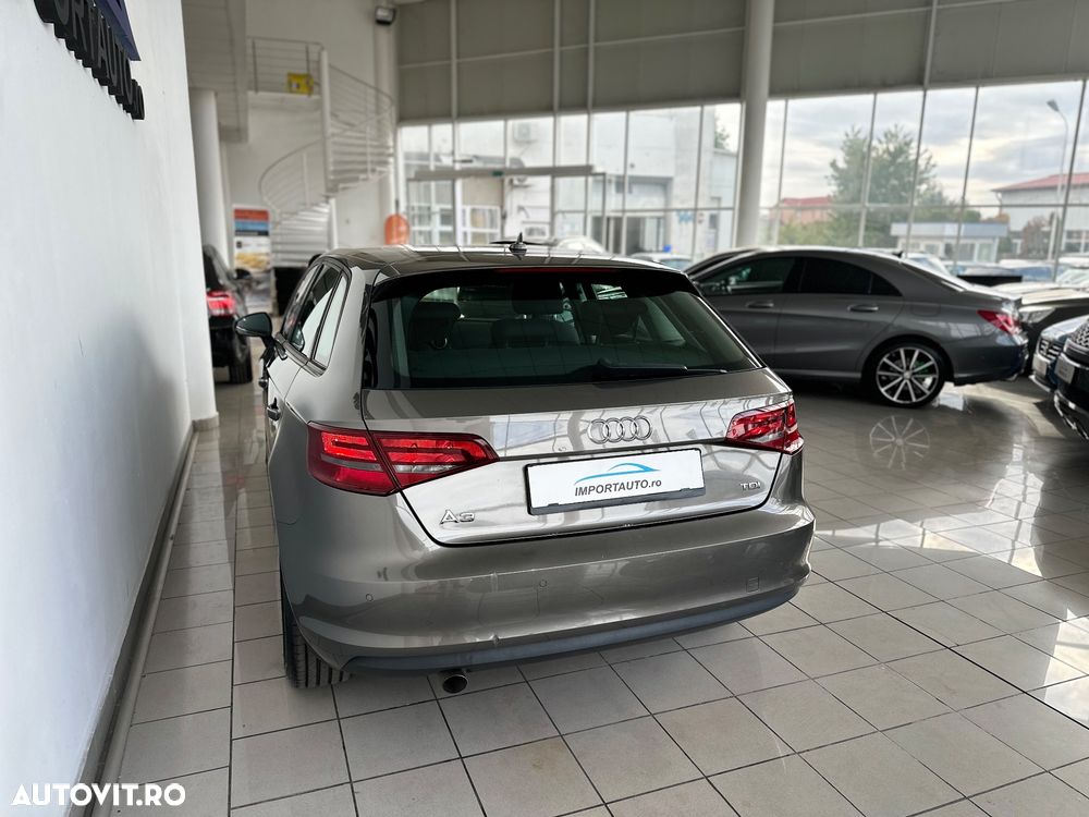 Audi A3 Sportback 1.6 TDI S-tronic Attraction - 13
