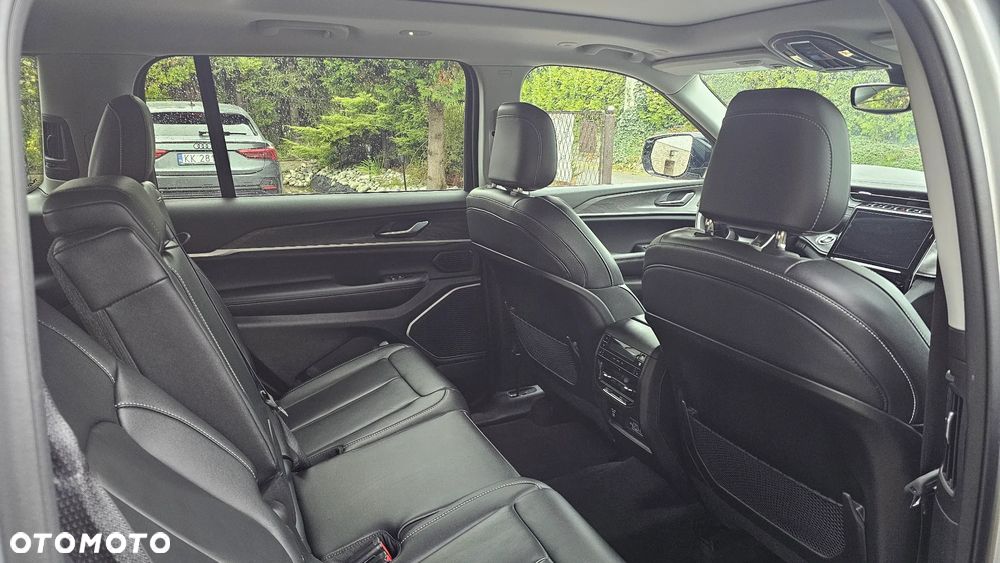 Jeep Grand Cherokee - 25