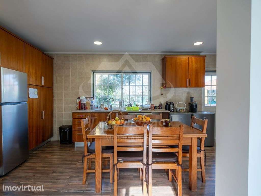 Moradia T3+1 térrea situada em Santa Iria de Azóia - Grande imagem: 2/37