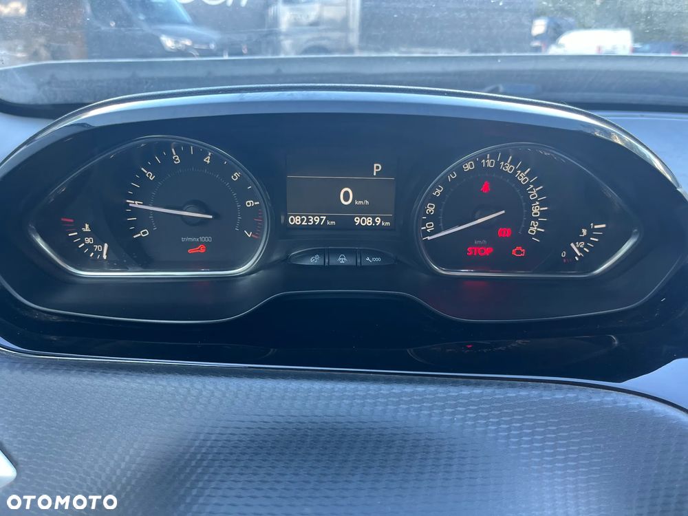 Peugeot 2008 1.2 Pure Tech Allure S&S EAT6 - 12