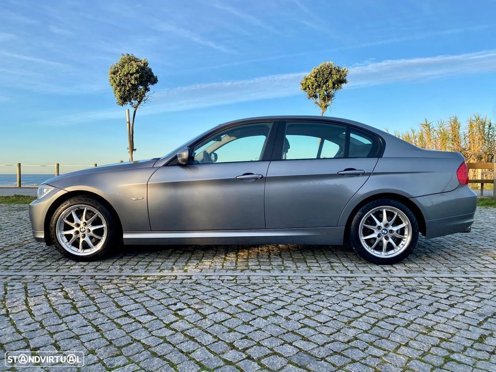 BMW 320 i Auto - 2
