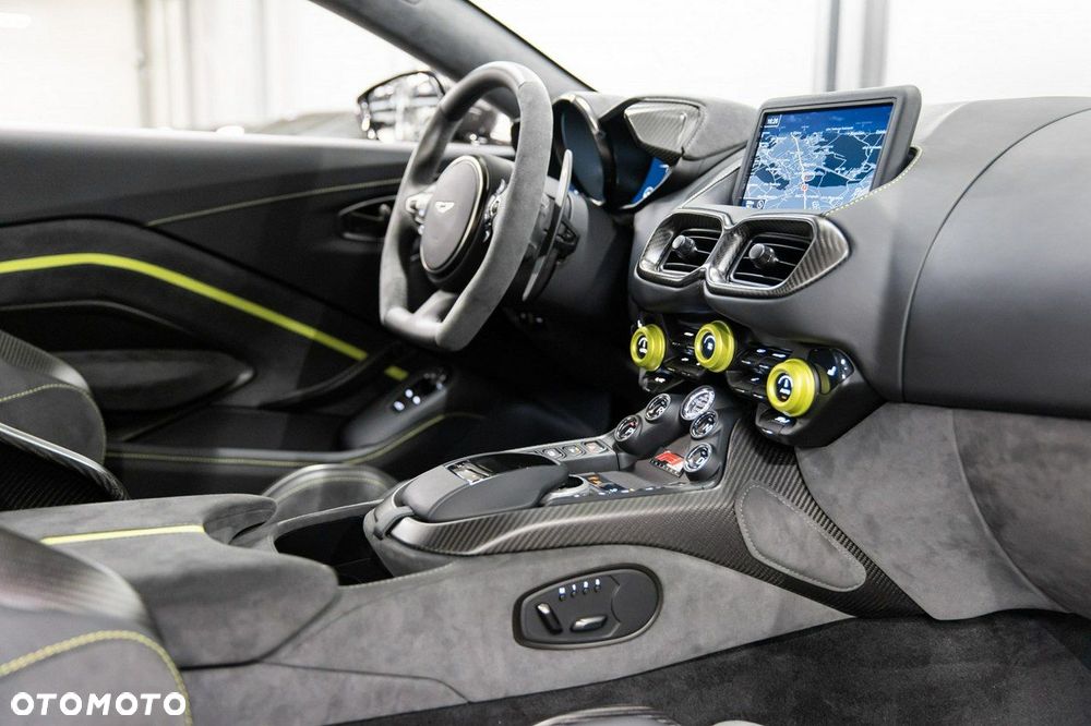 Aston Martin Vantage - 41