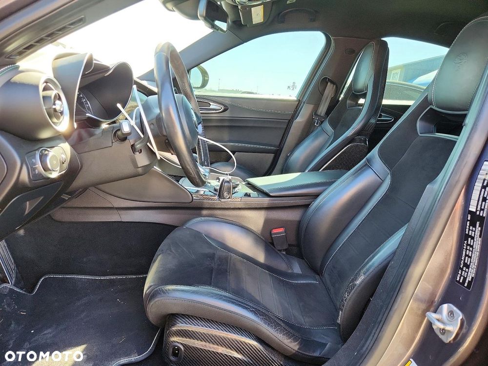 Alfa Romeo Giulia 2.9 V6 Bi-Turbo AT8 Quadrifoglio - 6