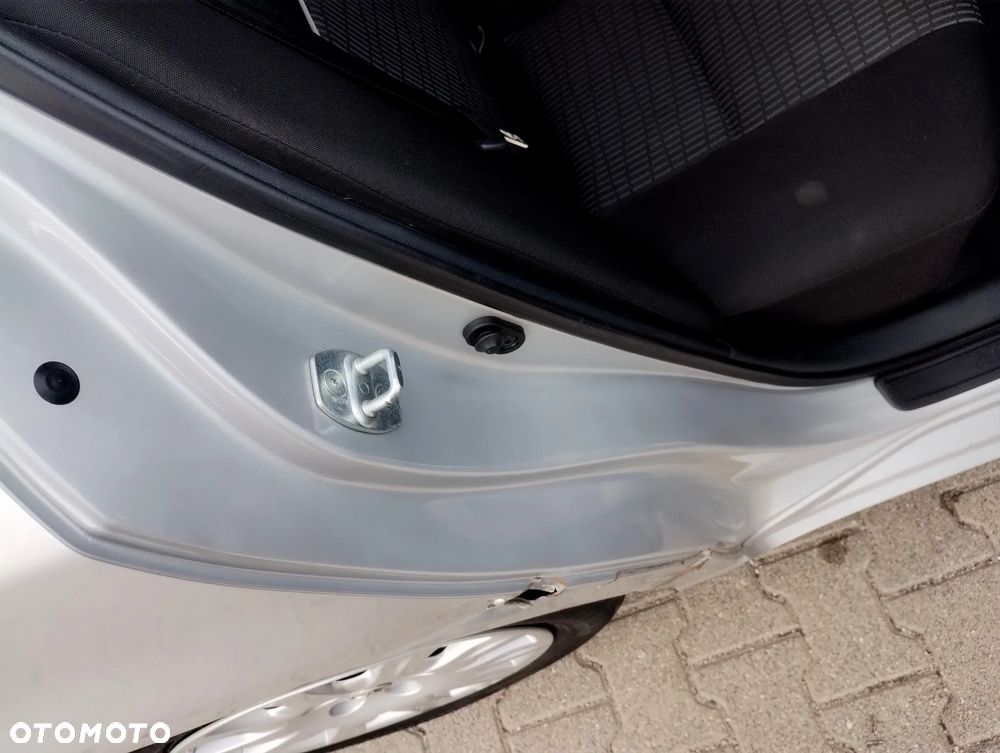 Toyota Avensis 2.0 D-4D Sol - 33