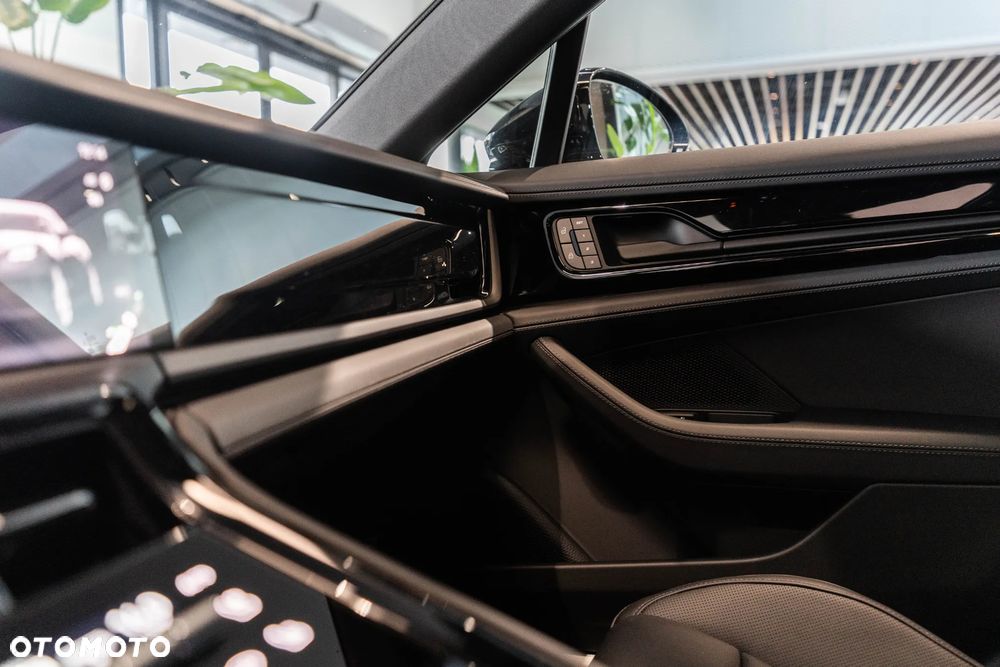 Porsche Panamera 4 E-Hybrid PHEV - 27