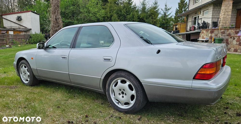 Lexus LS Standard - 13
