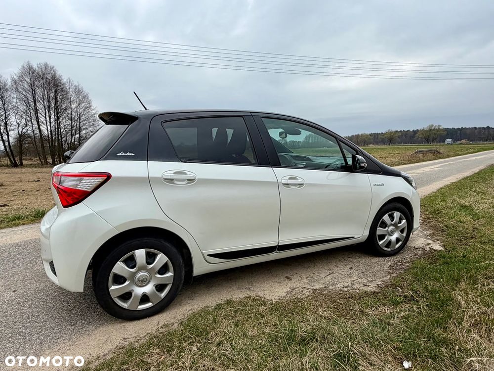 Toyota Yaris Hybrid 100 Selection Passion - 2