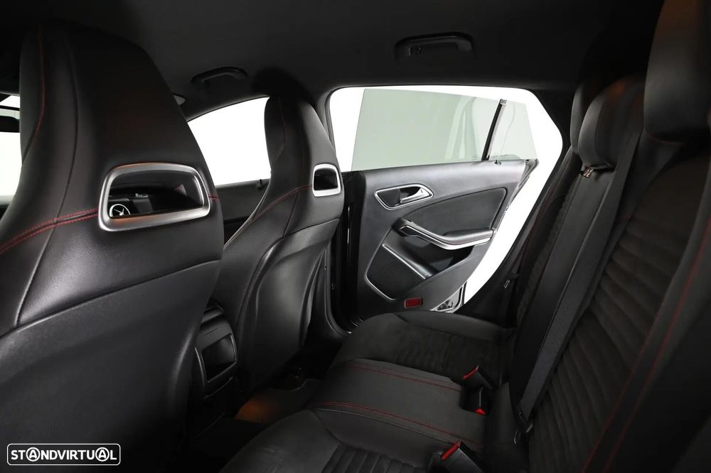 Mercedes-Benz CLA 200 d Shooting Brake AMG Line - 21