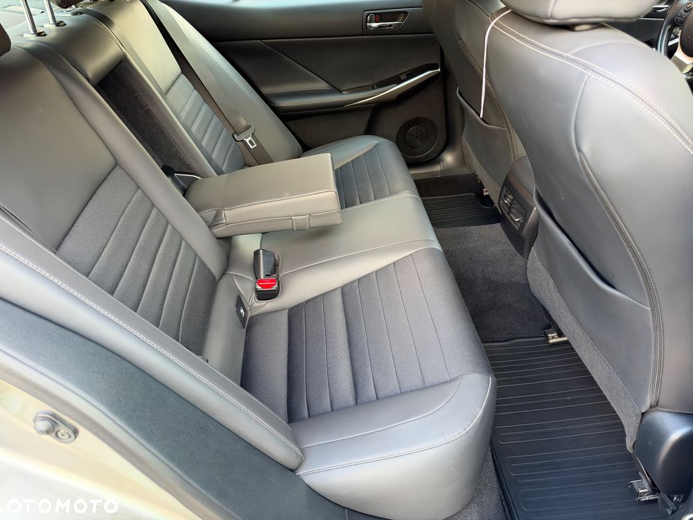 Lexus IS 200t Elite - 10