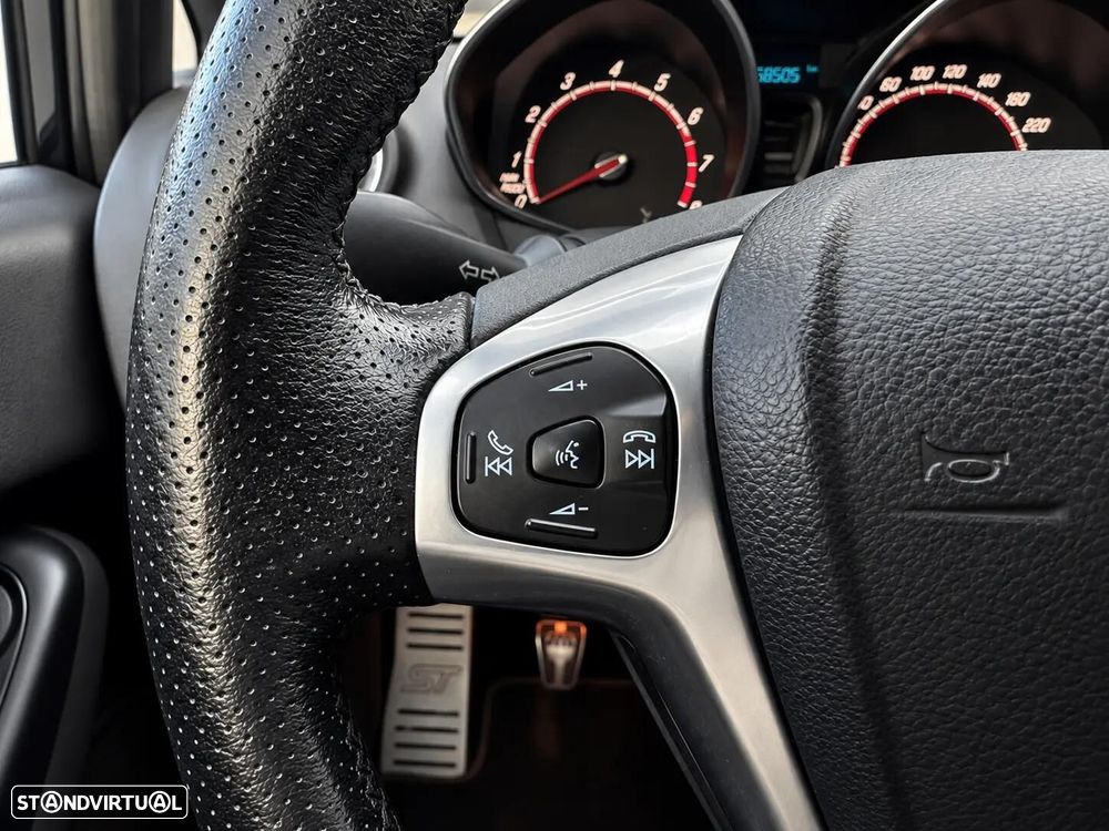 Ford Fiesta 1.6 EcoBoost ST - 18