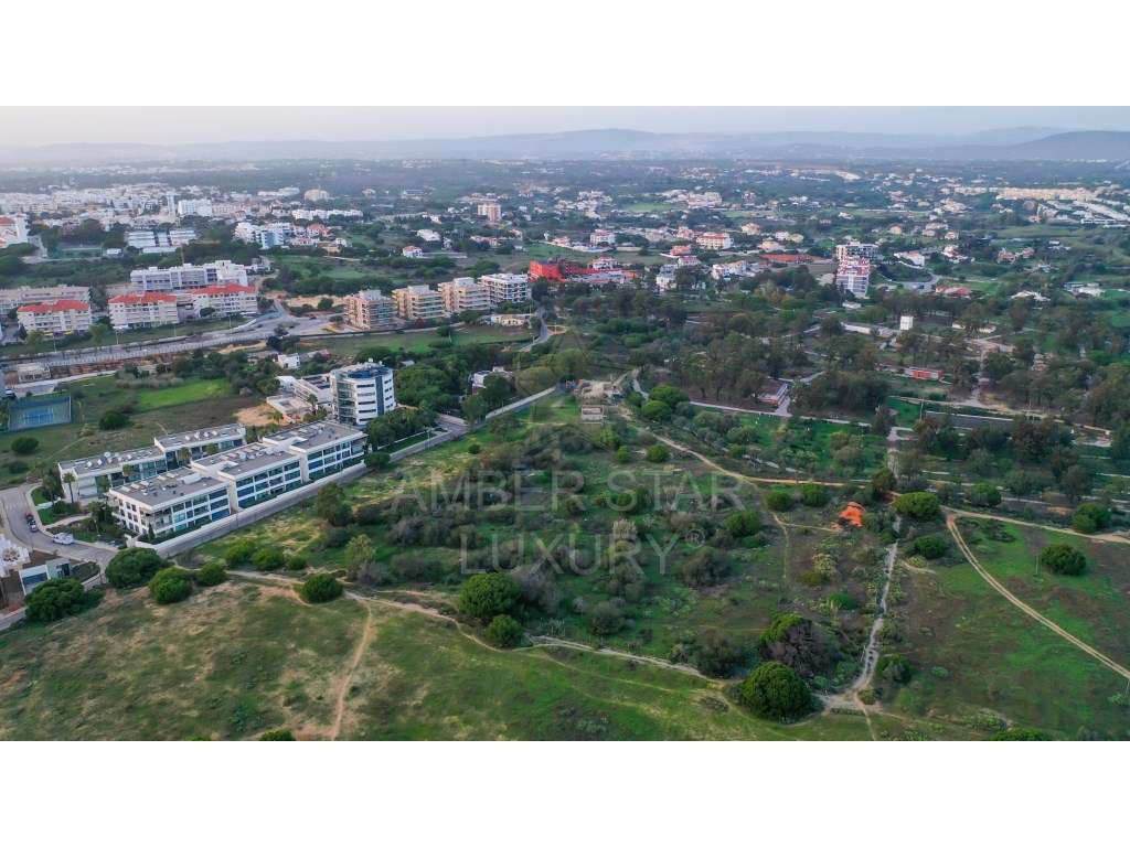 Terreno a 100 metros da praia em Quarteira com 2.4 ha - Grande imagem: 4/12