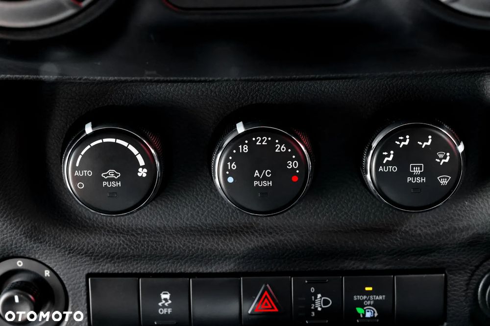 Jeep Wrangler 2.8 CRD Unlim Sport - 14