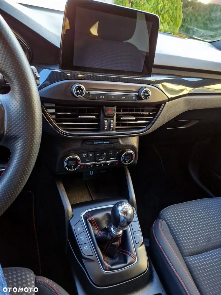 Ford Focus Turnier 1.5 EcoBoost Start-Stopp-System ST-LINE - 31