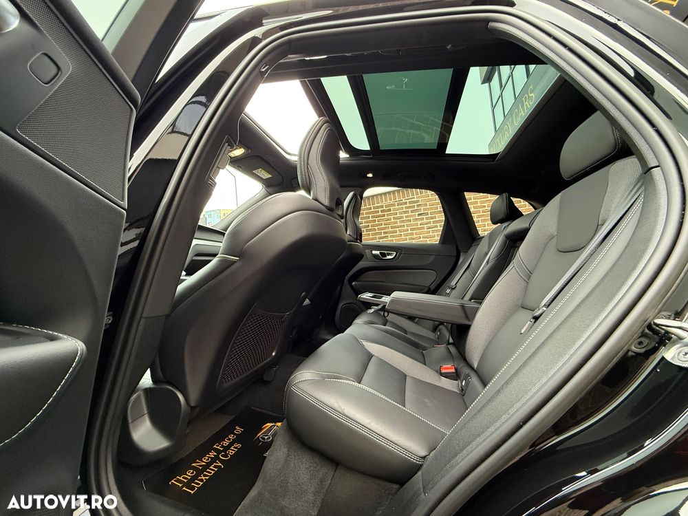 Volvo XC 60 B4 MHEV AT AWD Ultimate Dark - 24