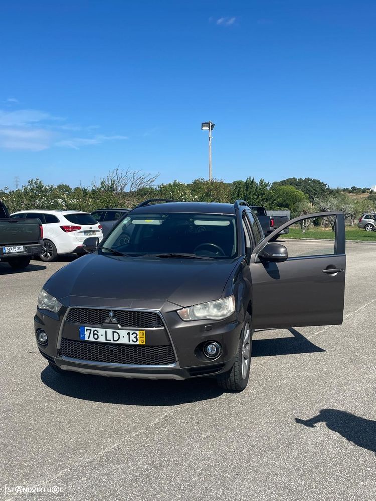 Mitsubishi Outlander - 1