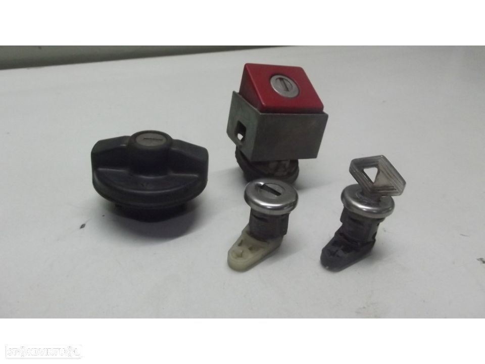 Renault super 5 canhoes das portas mala e gasolina tudo c/ a mesma chave - 2