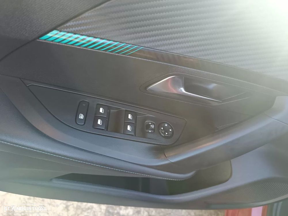 Peugeot 2008 1.5 BlueHDi Allure Pack EAT8 - 27