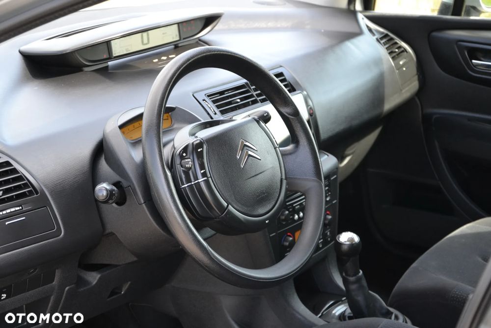 Citroën C4 1.4 16V Style - 2