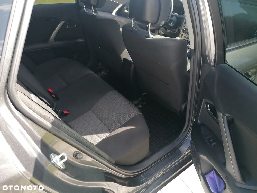 Toyota Avensis 2.0 D-4D Comfort - 19