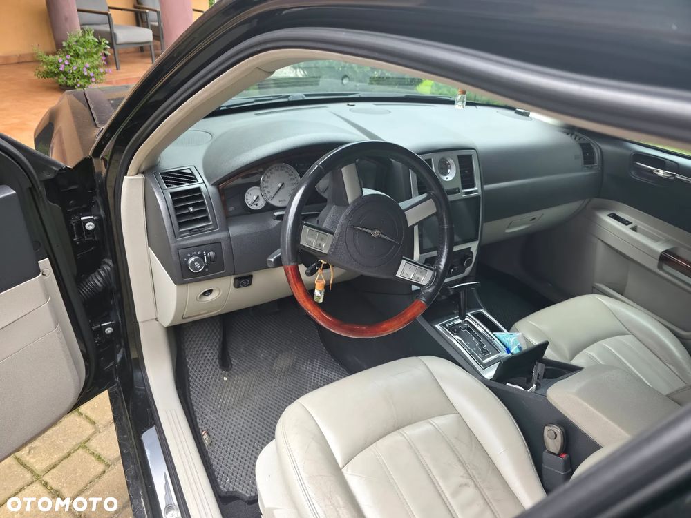 Chrysler 300C 5.7 V8 Hemi - 12